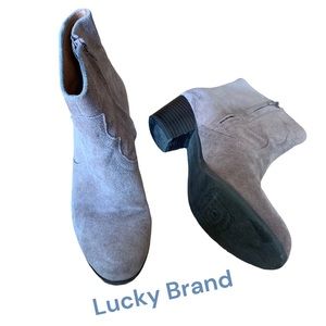 Lucky Brand light tan sand-colored ankle boots size 8